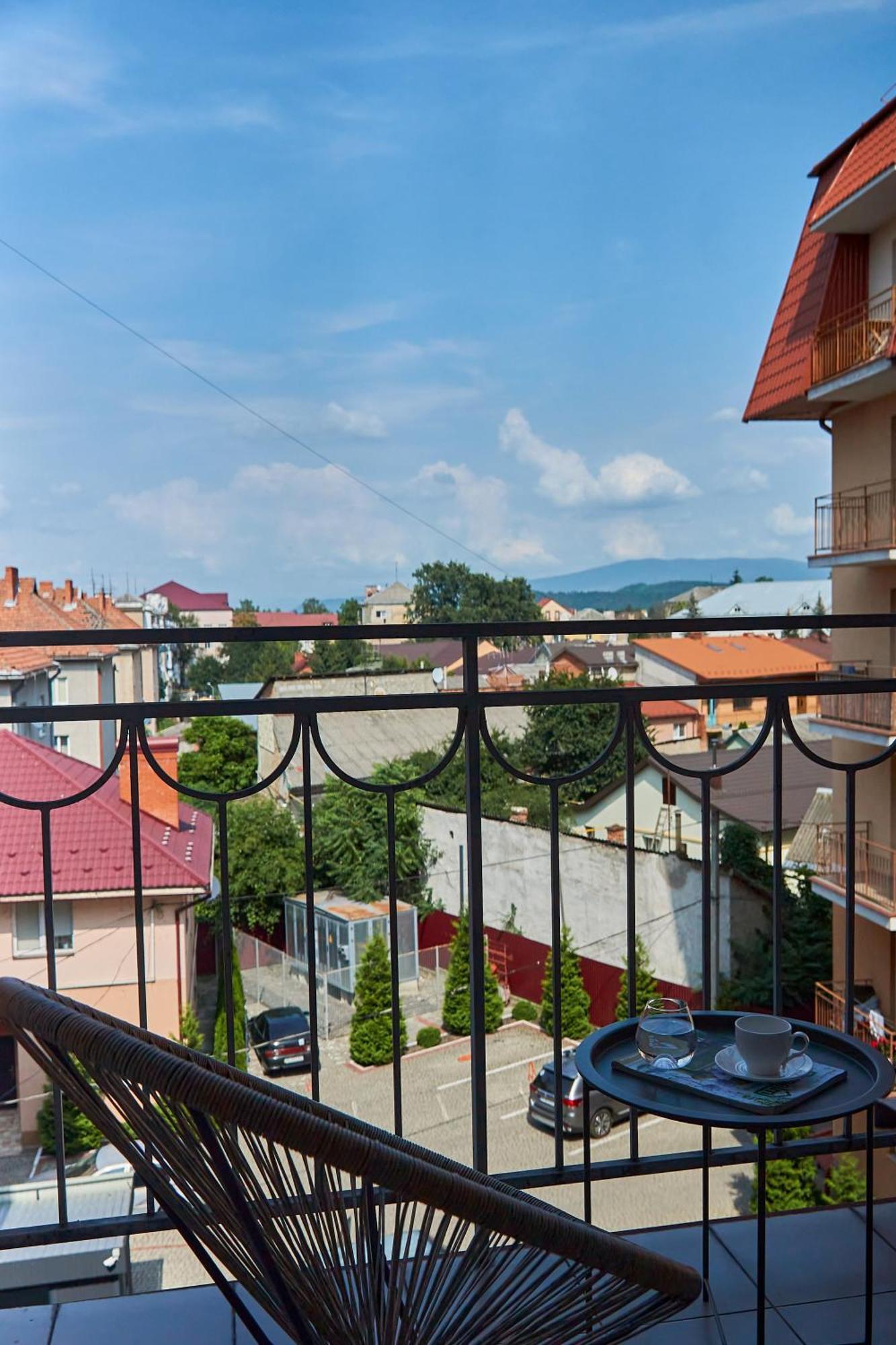 Lux Mukacheve